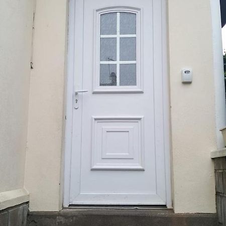 3 Hebergements - Au 1Er Etage 1 Appartement 2 Pieces Et Au 2Eme Etage Un Logement De 2 Chambres Louees Separement Avec Coin Cuisine Et Toilettes A Partager- Dans Pavillon Au Pied Du Rer B A 5 Minutes De Paris Et 30 Mn Stade De France Cachan Εξωτερικό φωτογραφία