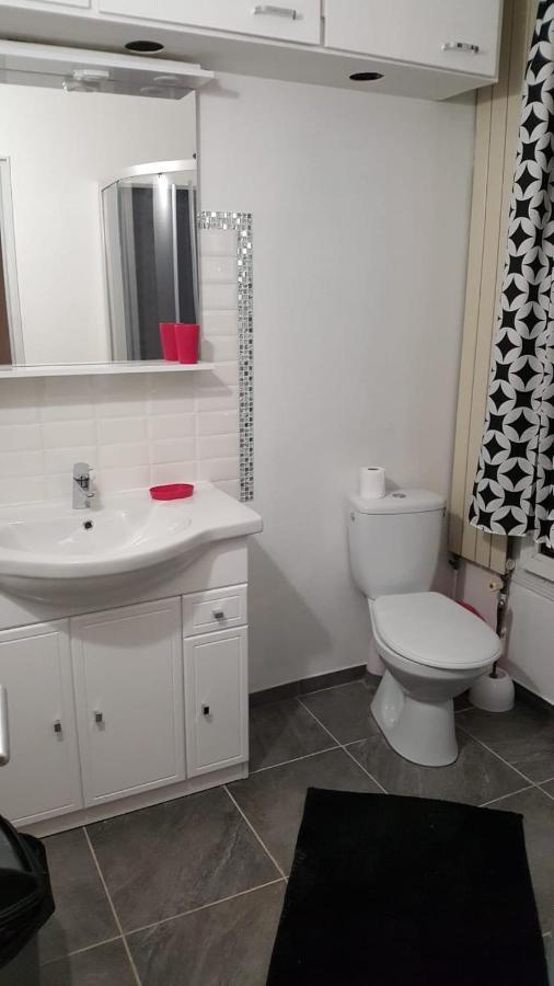 3 Hebergements - Au 1Er Etage 1 Appartement 2 Pieces Et Au 2Eme Etage Un Logement De 2 Chambres Louees Separement Avec Coin Cuisine Et Toilettes A Partager- Dans Pavillon Au Pied Du Rer B A 5 Minutes De Paris Et 30 Mn Stade De France Cachan Εξωτερικό φωτογραφία