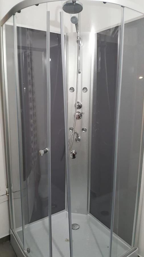 3 Hebergements - Au 1Er Etage 1 Appartement 2 Pieces Et Au 2Eme Etage Un Logement De 2 Chambres Louees Separement Avec Coin Cuisine Et Toilettes A Partager- Dans Pavillon Au Pied Du Rer B A 5 Minutes De Paris Et 30 Mn Stade De France Cachan Εξωτερικό φωτογραφία