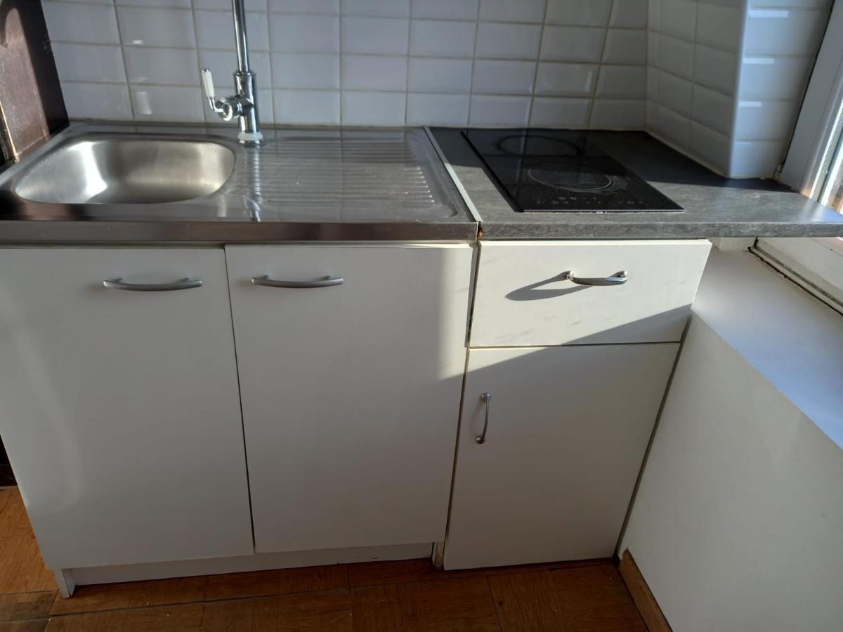 3 Hebergements - Au 1Er Etage 1 Appartement 2 Pieces Et Au 2Eme Etage Un Logement De 2 Chambres Louees Separement Avec Coin Cuisine Et Toilettes A Partager- Dans Pavillon Au Pied Du Rer B A 5 Minutes De Paris Et 30 Mn Stade De France Cachan Εξωτερικό φωτογραφία