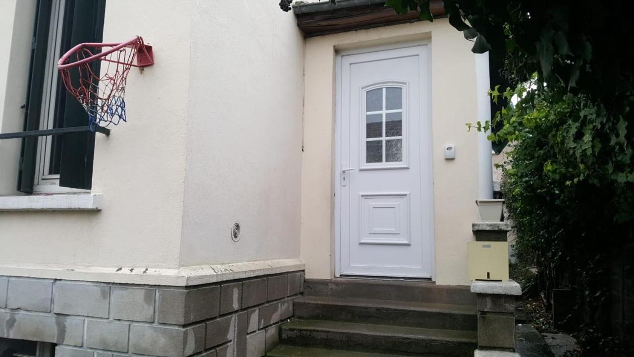 3 Hebergements - Au 1Er Etage 1 Appartement 2 Pieces Et Au 2Eme Etage Un Logement De 2 Chambres Louees Separement Avec Coin Cuisine Et Toilettes A Partager- Dans Pavillon Au Pied Du Rer B A 5 Minutes De Paris Et 30 Mn Stade De France Cachan Εξωτερικό φωτογραφία