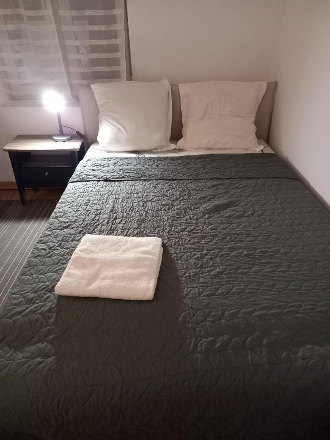 3 Hebergements - Au 1Er Etage 1 Appartement 2 Pieces Et Au 2Eme Etage Un Logement De 2 Chambres Louees Separement Avec Coin Cuisine Et Toilettes A Partager- Dans Pavillon Au Pied Du Rer B A 5 Minutes De Paris Et 30 Mn Stade De France Cachan Εξωτερικό φωτογραφία