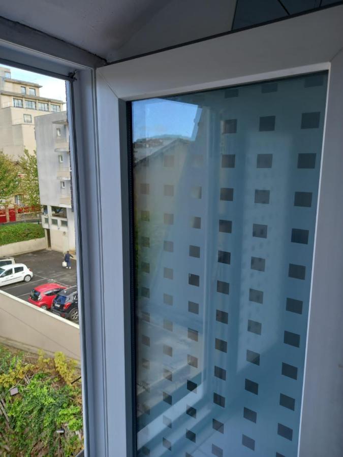 3 Hebergements - Au 1Er Etage 1 Appartement 2 Pieces Et Au 2Eme Etage Un Logement De 2 Chambres Louees Separement Avec Coin Cuisine Et Toilettes A Partager- Dans Pavillon Au Pied Du Rer B A 5 Minutes De Paris Et 30 Mn Stade De France Cachan Εξωτερικό φωτογραφία