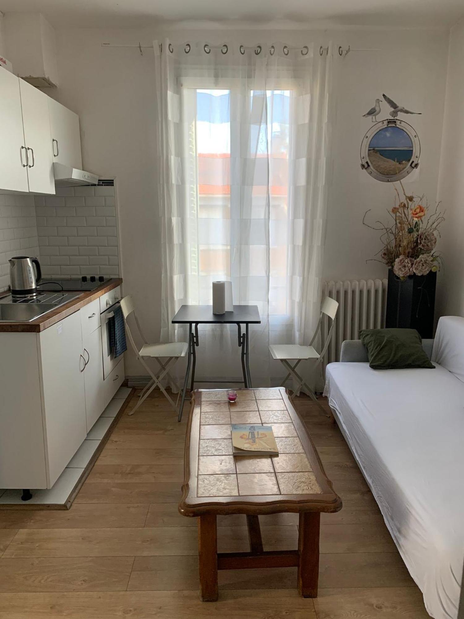 3 Hebergements - Au 1Er Etage 1 Appartement 2 Pieces Et Au 2Eme Etage Un Logement De 2 Chambres Louees Separement Avec Coin Cuisine Et Toilettes A Partager- Dans Pavillon Au Pied Du Rer B A 5 Minutes De Paris Et 30 Mn Stade De France Cachan Εξωτερικό φωτογραφία